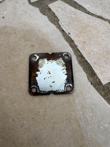 Plaque cache renvoi angle - plaque,